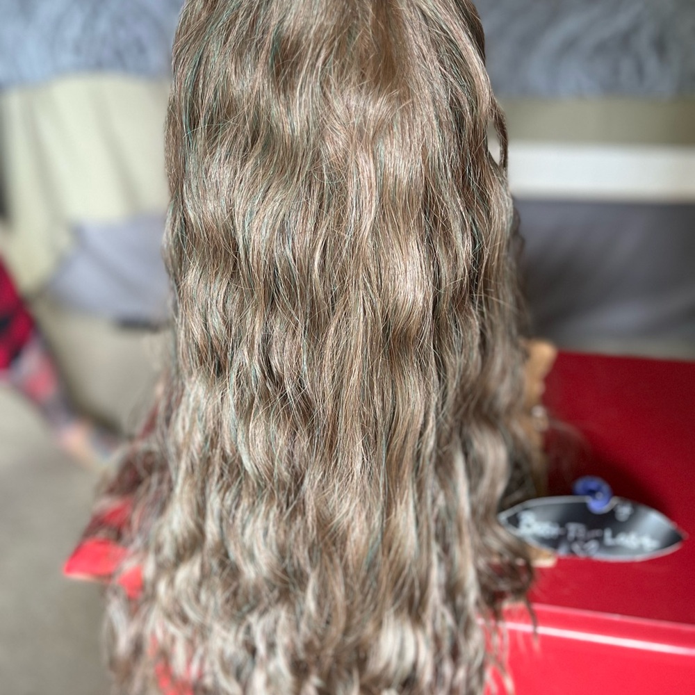 Elegant Brown Wavy Hair Extension